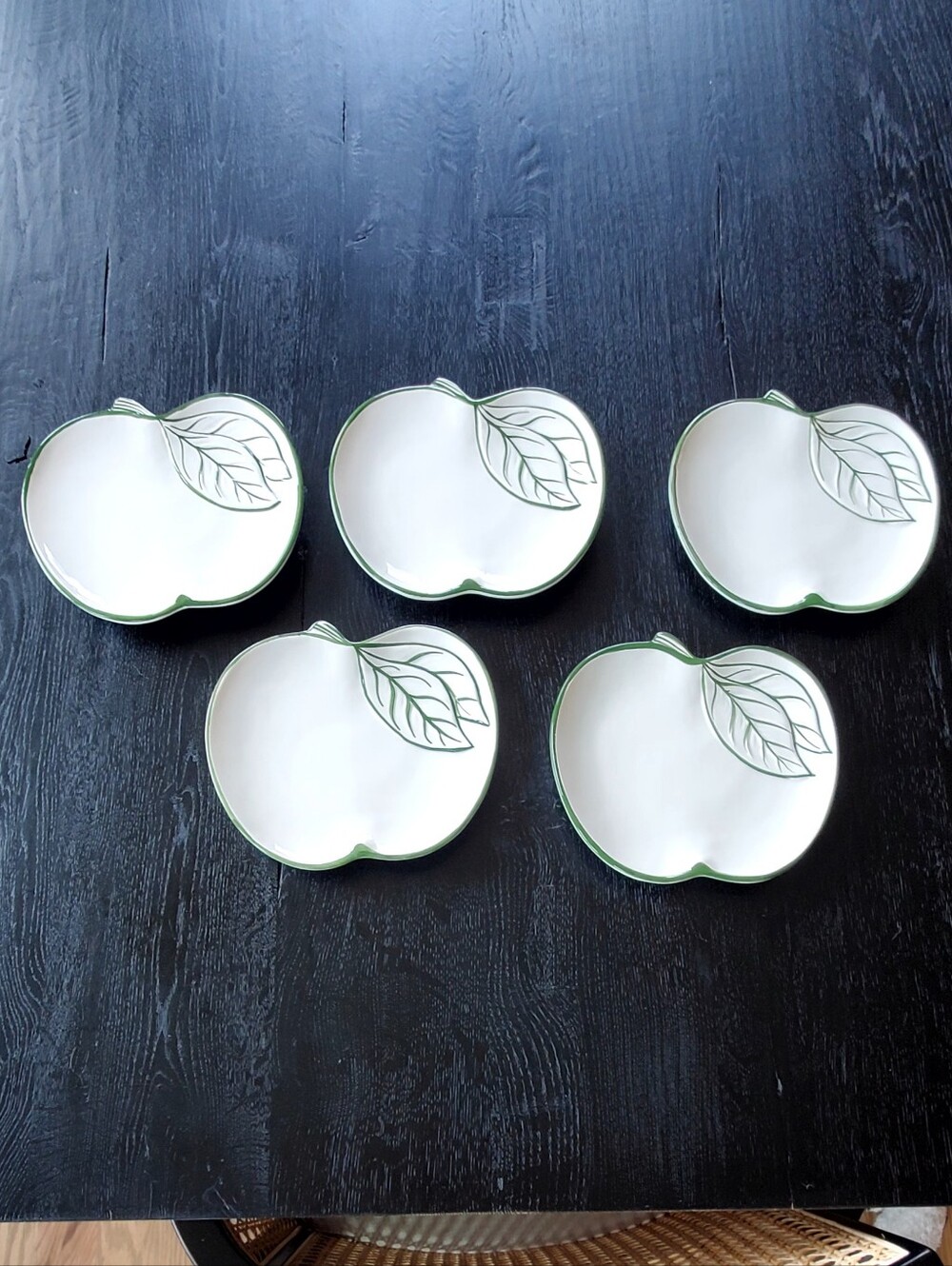 Zanolli Made In Italy White Green Ceramic Apple Shape Plates, Set 5, EUC - Picture 4 of 14